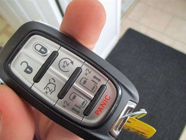 2017 Chrysler Pacifica Touring-L 4dr Mini-Van